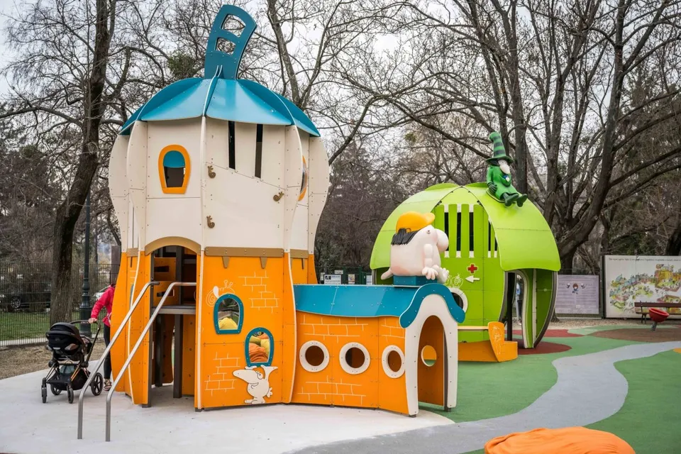 Pop Pom Playground