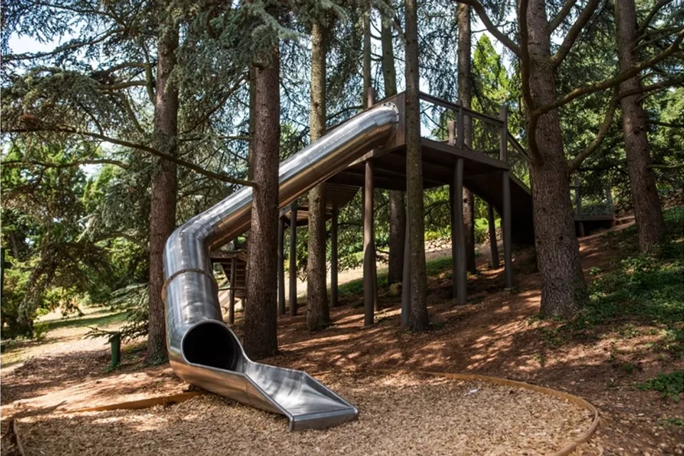 Folly Arborétum, Borászat és Étterem