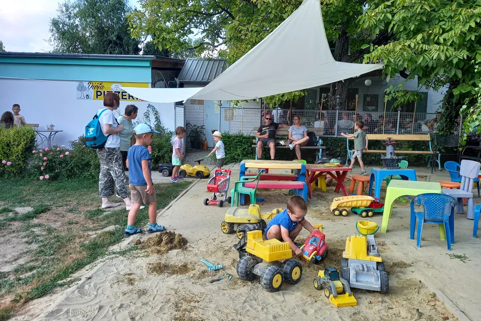 Diófa Restaurant and Pizzeria