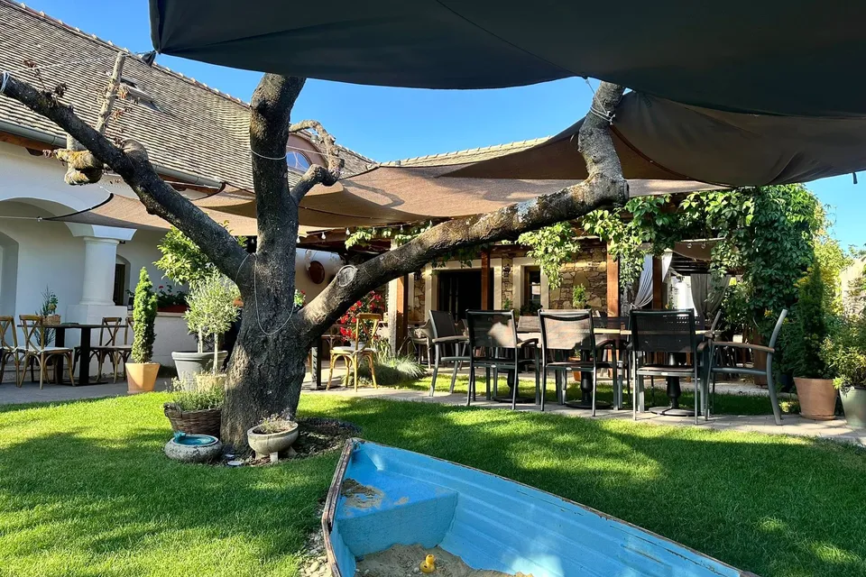 Pántlika Bistro