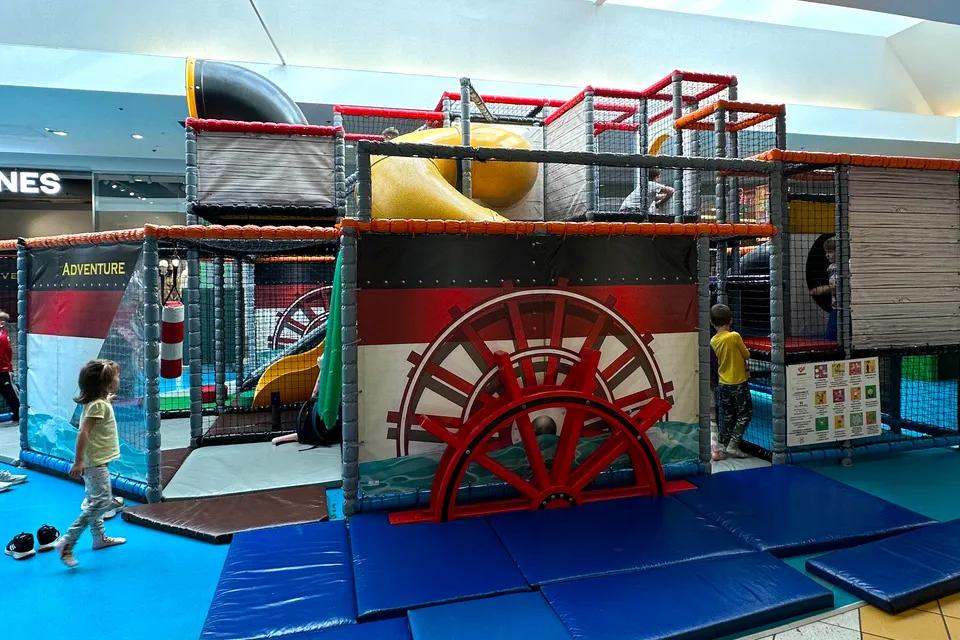 Auchan Korzó Playhouse