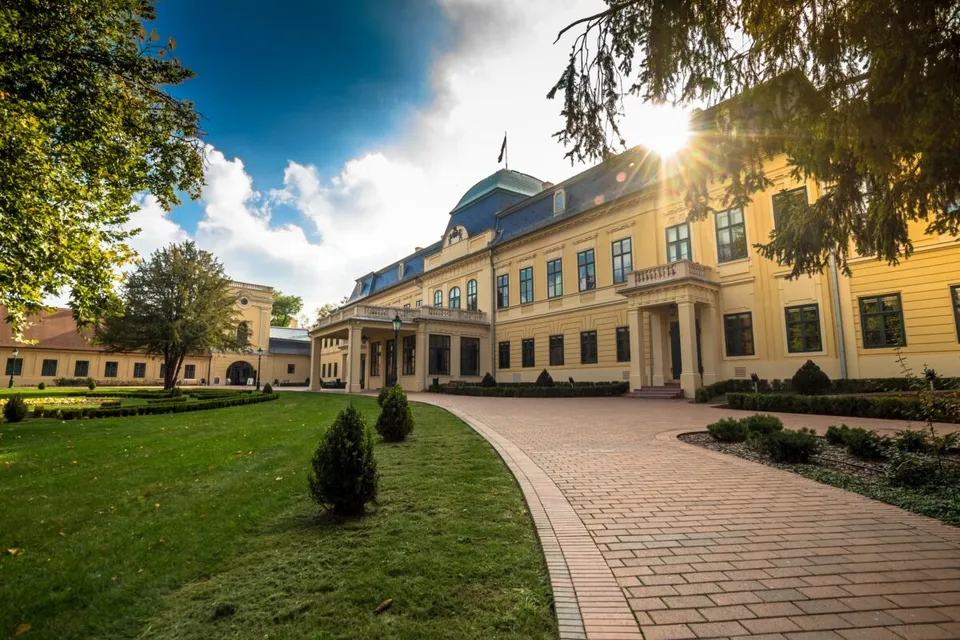 Gyula Almásy Castle