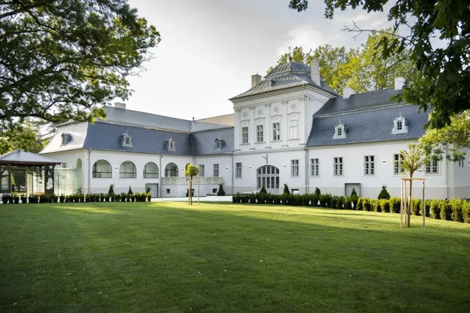 Tisza Castle