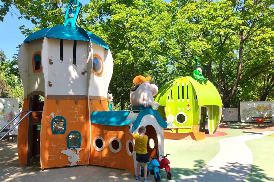Pop Pom Playground