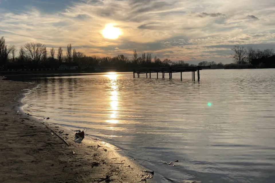 Szelidi Lake Free Beach