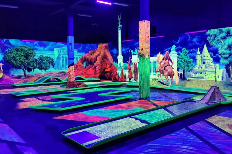 Neonis 3D Blacklight Minigolf