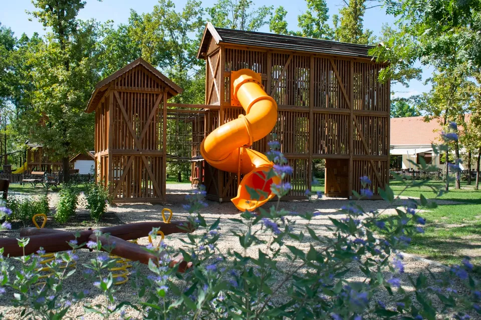 CsabaPark Playground (Giants' Kitchen)