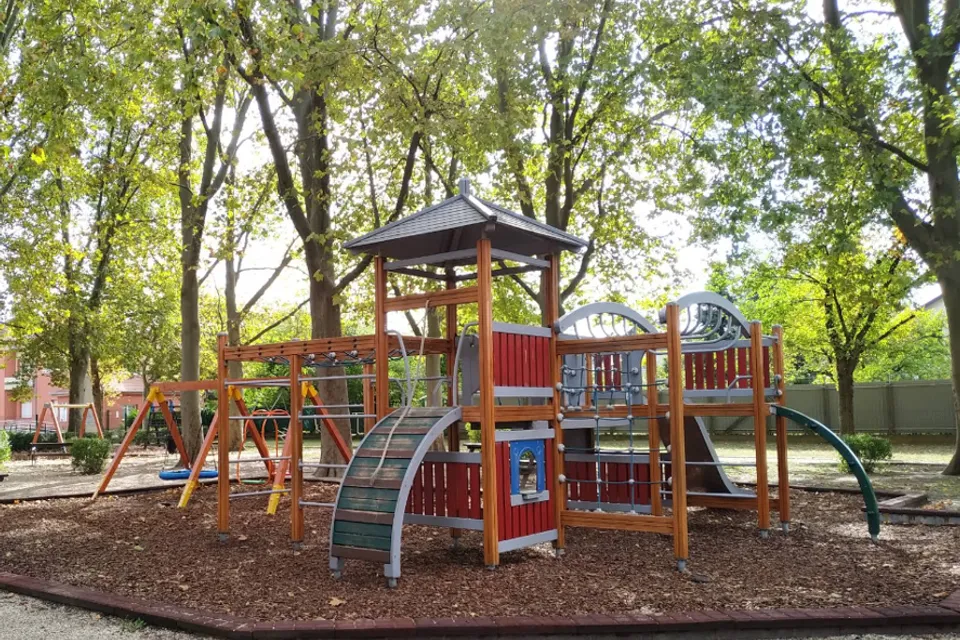 Hősök terei Játszótér, Fitnesz és Pihenő Park