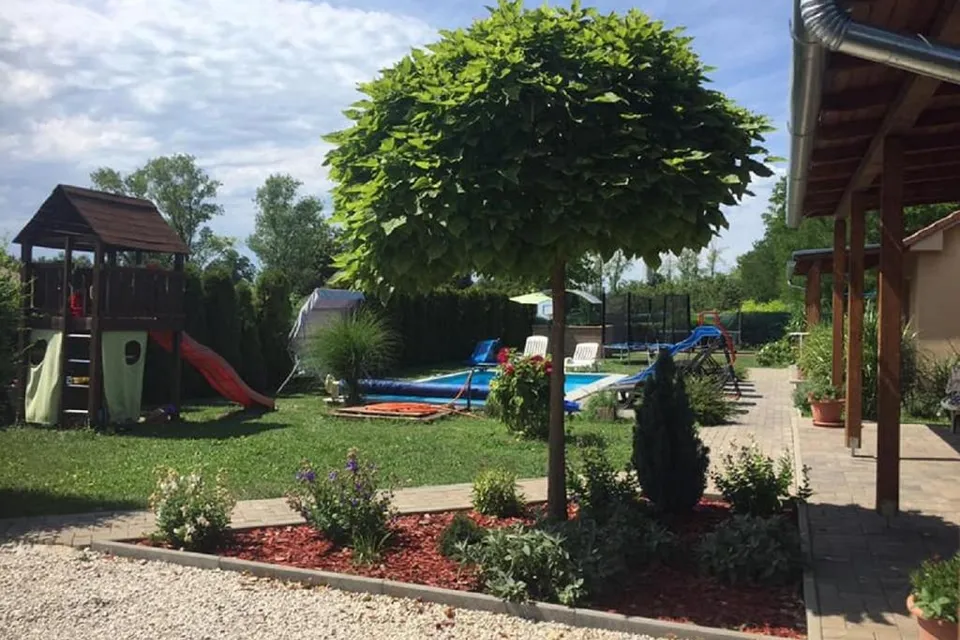 Kökszi Beach Nyaralóházak